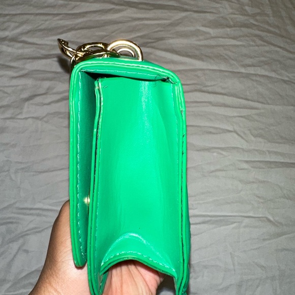 Green Square Carved Shoulder Handbag - Picture 3 of 4